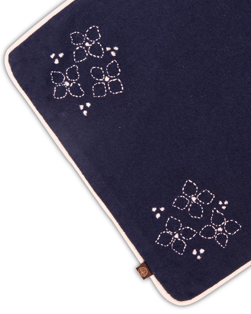 STAR FLOWERS ON NAVY